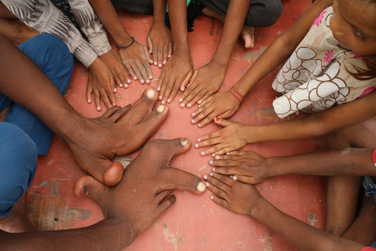 Tarik's gigantic hands next to his peers' hands.