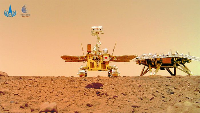 Selfie of the Zhurong rover (left) and the landing platform.