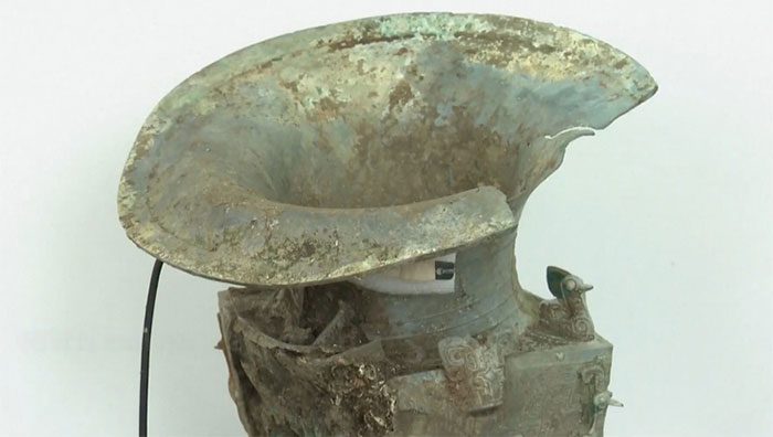 The newly discovered Zun vessel at Tam Tinh Đôi.