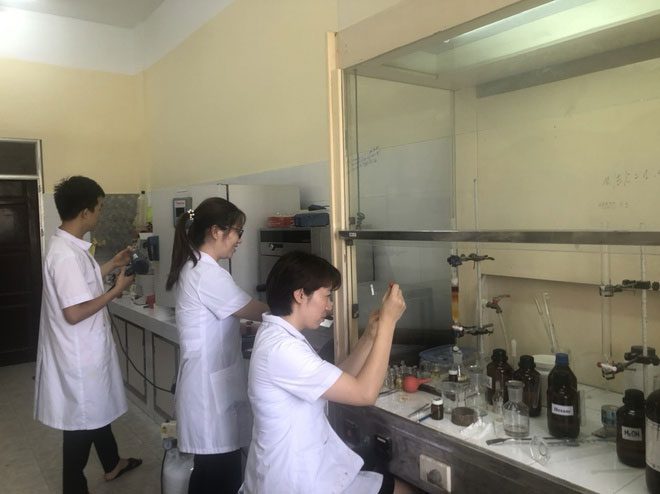 Research team at the Institute of Chemistry.