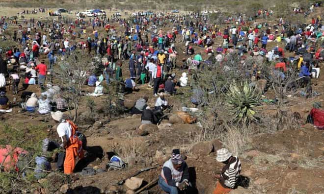 Thousands of people gather to dig in hopes of finding diamonds