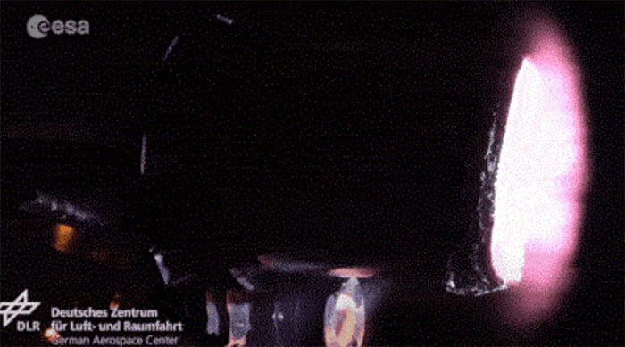 ESA conducts experiments on the melting of satellites using a plasma wind tunnel.