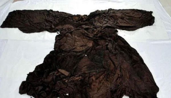 The silk robe over 2000 years old