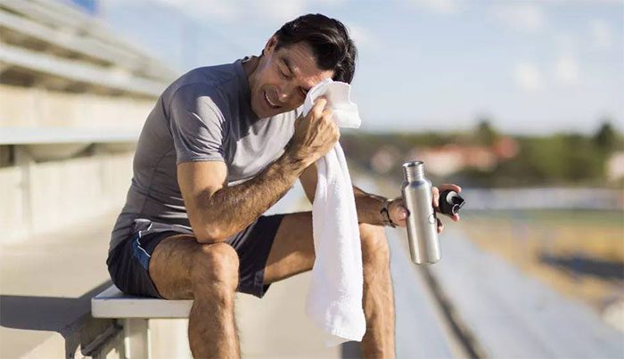 When humidity is high, the sticky water vapor on the skin also makes people feel uncomfortable.