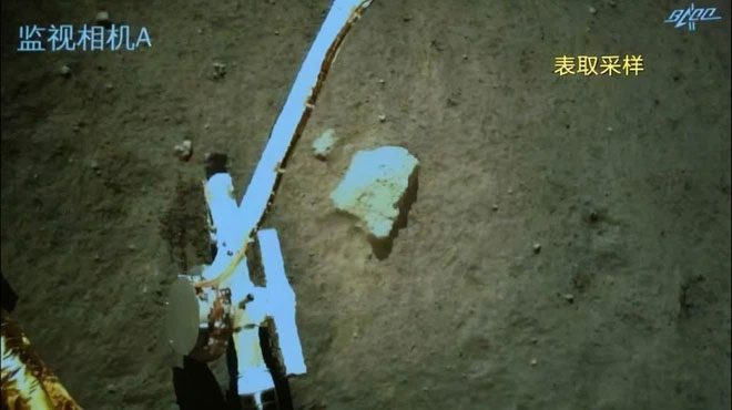 The sampling process is recorded by explorers.