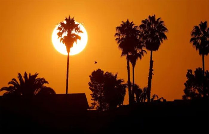 Sunrise in California (USA) during the heatwave of 2020.