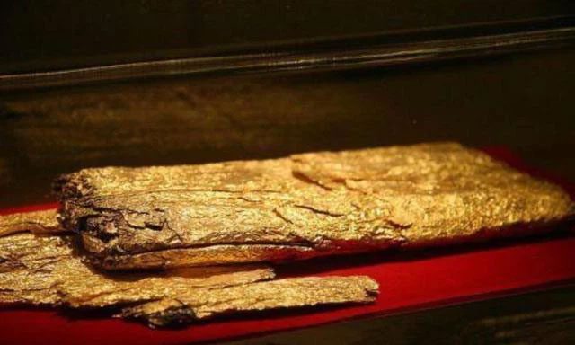 The four gold leaves continuously lost weight in a puzzling manner.