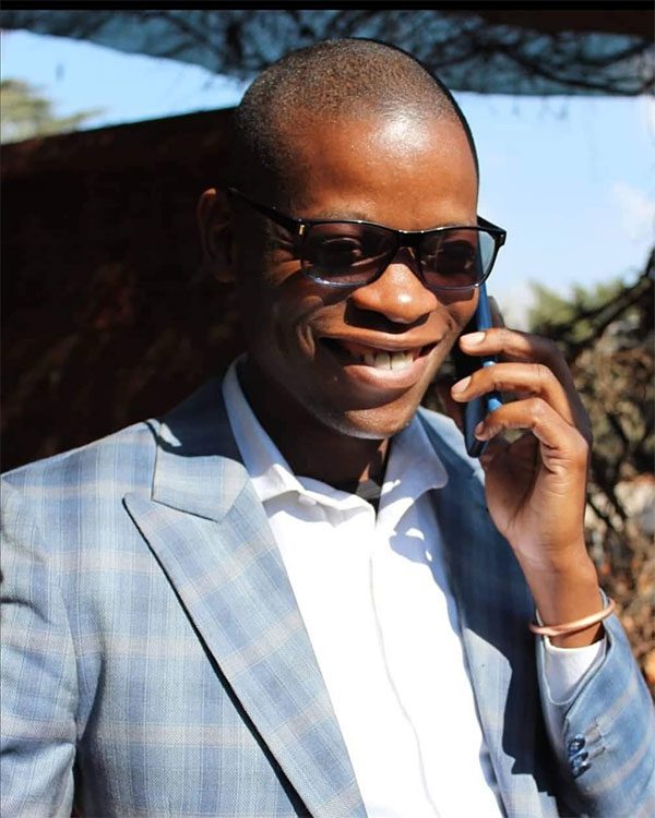 Piet Rampedi, editor of Pretoria News, apologized for the false story.