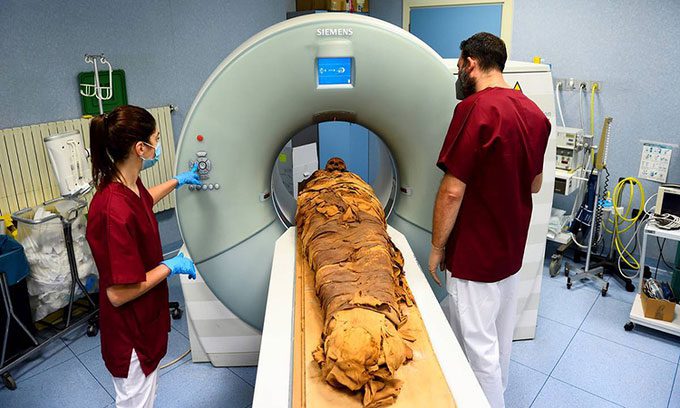 Medical staff scanning the nearly 3,000-year-old mummy.