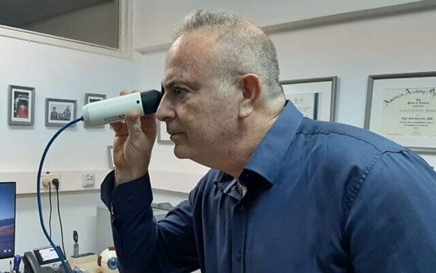 Non-invasive blood testing device