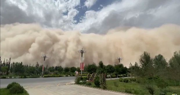 Images showing the devastation of the "sand wall."