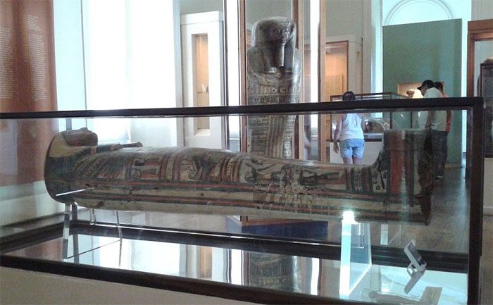 The coffin of the church singer Sha-Amun-en-su.