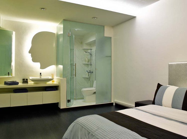 Transparent bathroom, you'll notice any disturbances in the room.