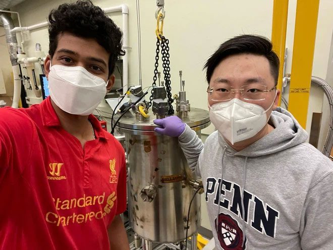 The two research authors stand in the laboratory of physicist Zahra Fakhraai.