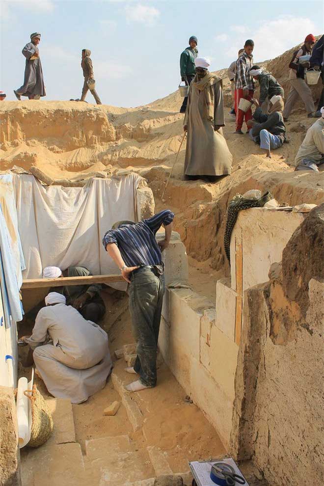 The excavation site of Seneb Kay's tomb in January 2014.