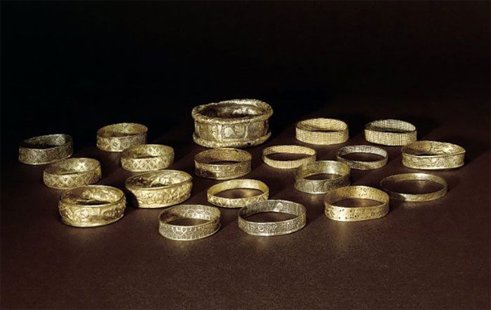 The treasure is valued at over 80 billion VND.
