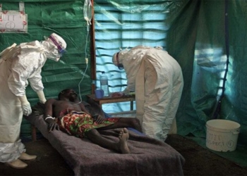 nguoi nghi mac ebola 650
