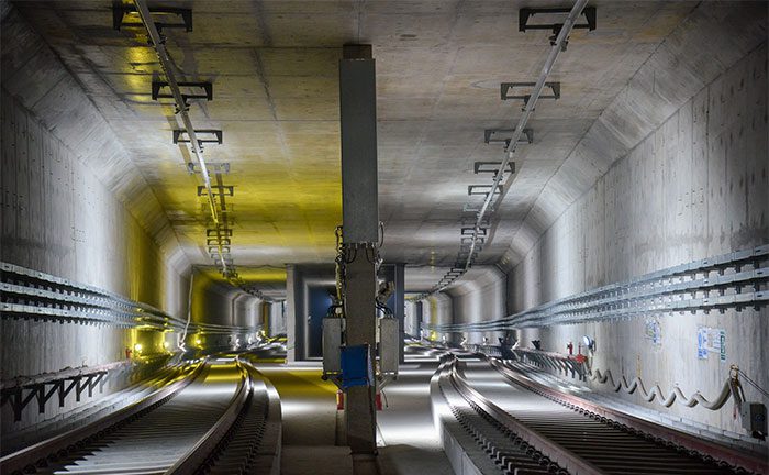 Two parallel tracks in the tunnel