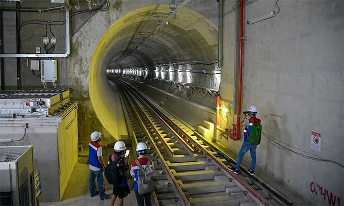 The underground urban railway spans 2.6 km, passing through 3 stations