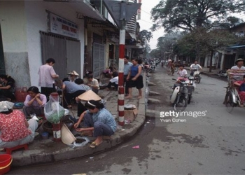 a photo reminiscing about hanoi 20 years ago by yvan cohen 76085