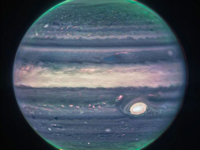 Sharp image of Jupiter captured by the James Webb Telescope.