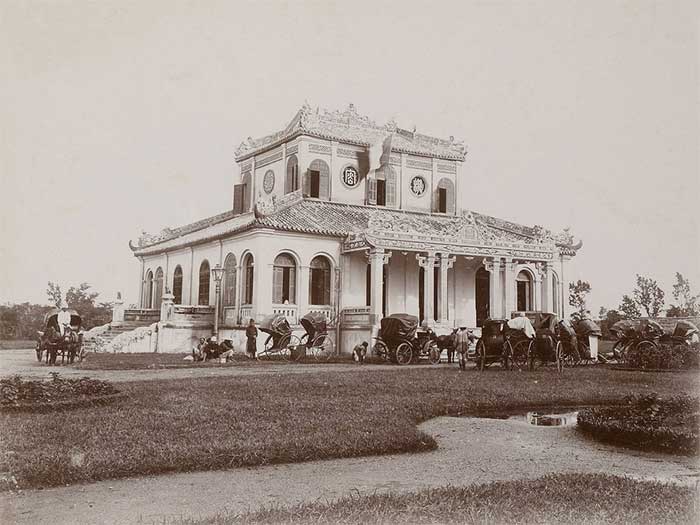 The main building of the Ministry of Secret Affairs.