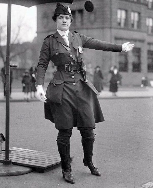 Leola King, the first female traffic officer in America, 1918