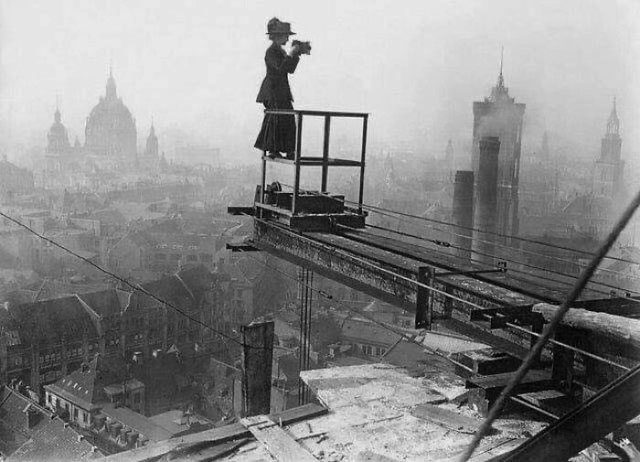 Photographer over the skies of Berlin, 1912