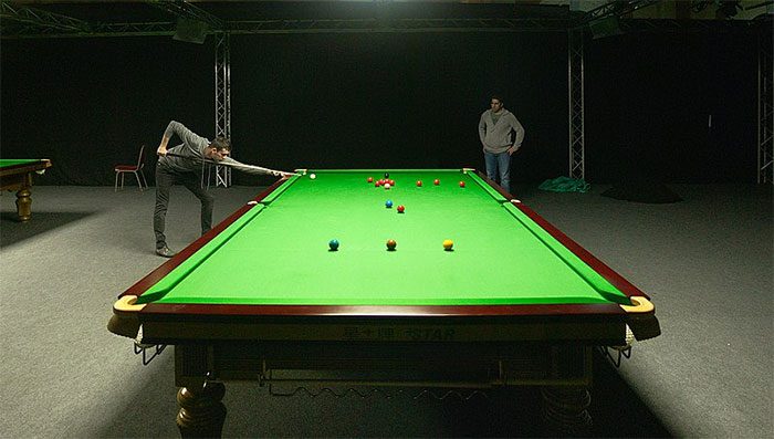  The color of the snooker table is specified as green.