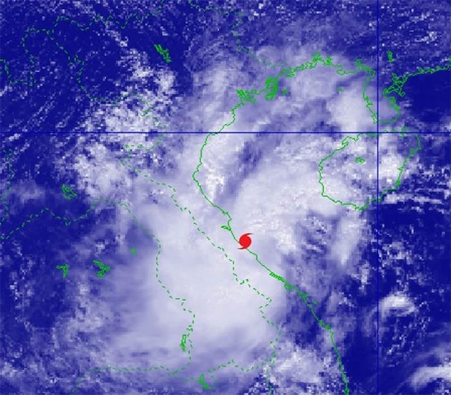 At noon today, the center of the typhoon is near the coast of Quang Binh - Thua Thien Hue