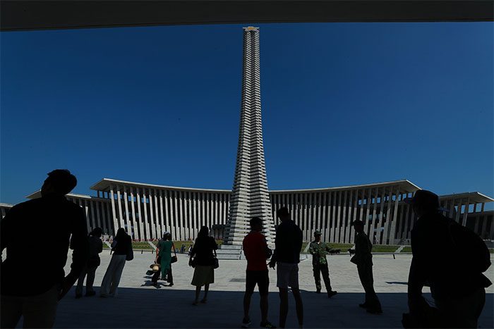 In front of the building is the 45-meter high Victory Monument