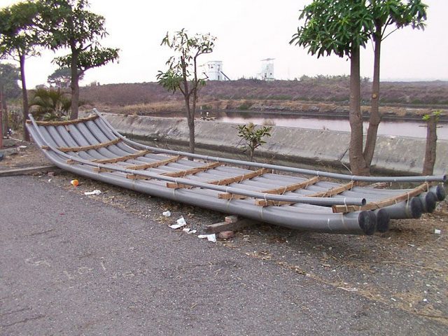 A model of a floating raft made from large-diameter pipes.