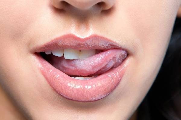 10 Secrets About Kissing