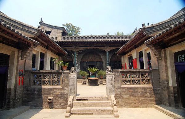 In the central area of the Wang Mansion, the rows of houses and pathways are designed symmetrically