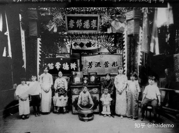 The decline of the Qing Dynasty also marked the downfall of the Wang family