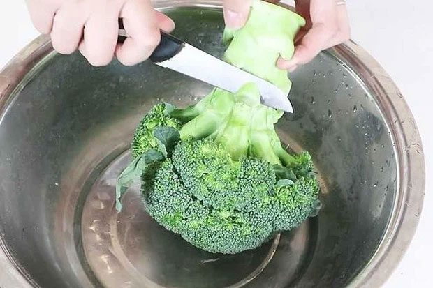 Freshly cut broccoli will appear green and slightly moist.