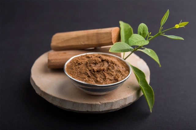 Sandalwood root powder is widely used in the beauty industry