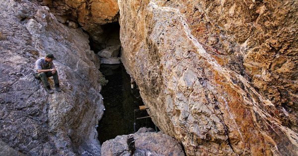 Entrance to Devil's Hole in Death Valley National Park, USA. (Photo: Dri)