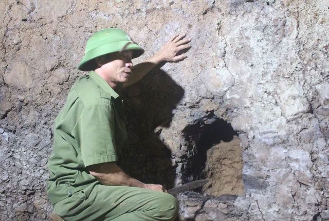 Inside this bunker, there are three small niches configured as cooking areas with chimneys leading outside.