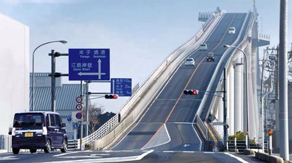 Only brave drivers dare to cross the steepest bridge in the world