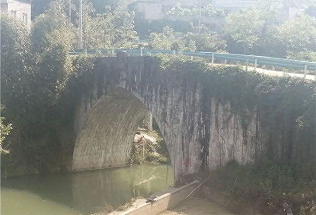 The stone bridge built in 1849 in Guizhou Province (China).