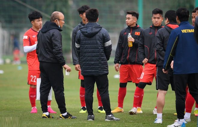 Vietnamese athletes and U23 team often drink yellow bottles of water during training.