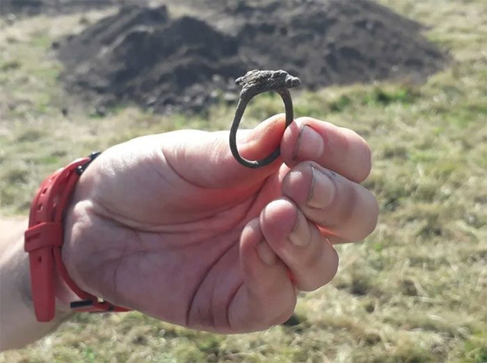 Kite-shaped ring