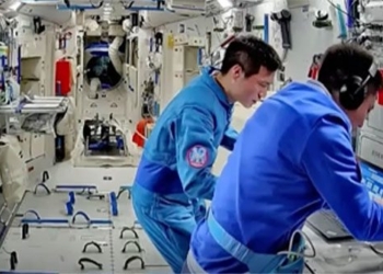 china astronauts are doing what at the tianhe space station 136553