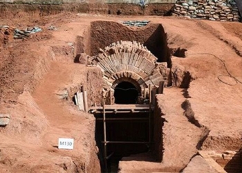 china discovers nearly 150 ancient tombs below number 137687