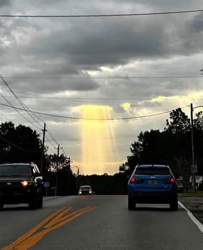 Mysterious beam of light in Milton, Florida on November 18.