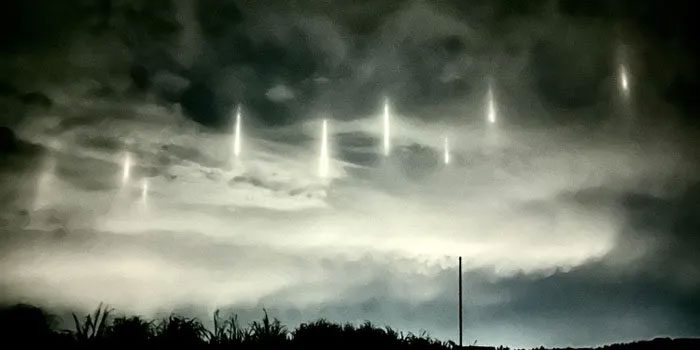 Strange phenomenon in the sky over Japan in May.