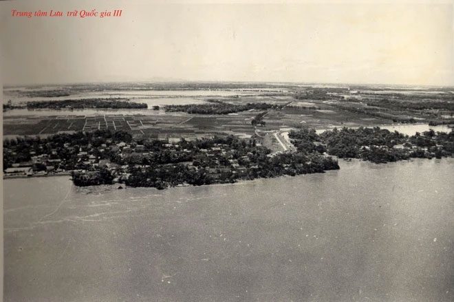 Floodwaters along the Thuong River.