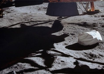 dark side of the moon astronauts must retrieve 96 bags of their own waste on the moon 136836