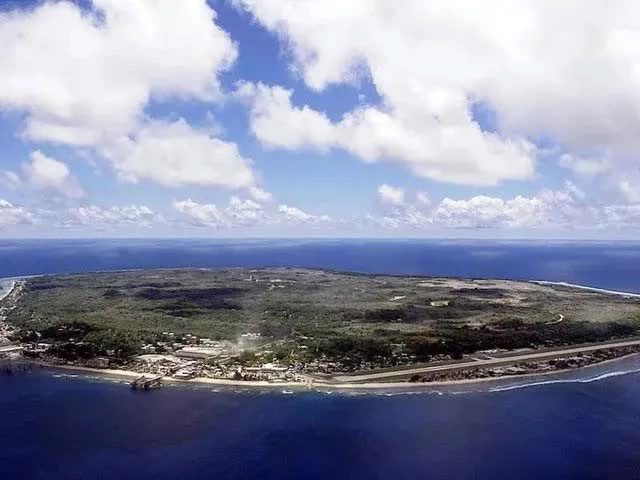 Nauru: I Go to the Beach